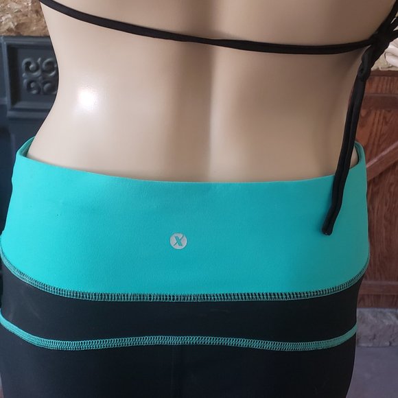 2 items: City Streets puffer vest -sz M & Xersion capri workout pants –sz S - Picture 12 of 13